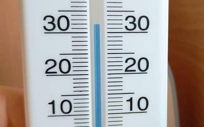 32°-ko tenperaturak izan ostean, Amurrioko Tipi-Tapa Haurreskolako gurasoek sinadurak bilketa abiatu dute neurriak exijitzeko