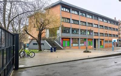 Hezkuntza espazioak hobetzeko eta ikastetxea premia pedagogikoetara egokitzeko lanak Zabalarran