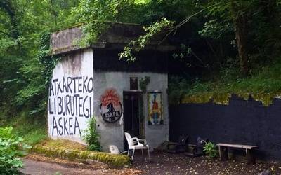 [BIDEOA]: Liburutegi aske bat atondu dute Atxarteko harrobietan