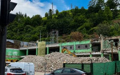 Gipuzkoa Etorbideko kable elektriko zahar bat kenduko dute gaur gauean