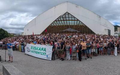 Zeroaren atzean ezkutatzen dena