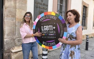 Gizarte etxeek bat egin dute LGBTI+ pertsonentzako gune seguruen euskal sarearekin