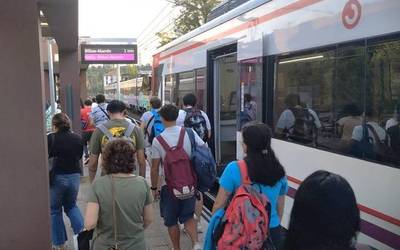 Autobus zerbitzua jarrita ere, ordubete baino gehiagokoa da bidaia C-3 linean Bilbo eta Aiaraldea artean