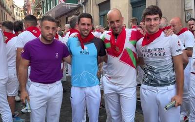 Iruñera, goizero, San Ferminetako entzierroan korrika egitera