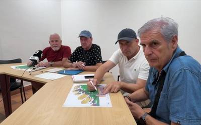 Bi igogailu berri eta lorezaintza lanak Arrasateko Gorostiza auzoan