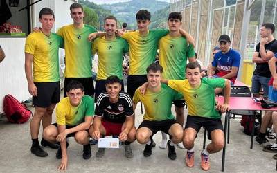 Lesakako Pelenda taldeak irabazi du Bortzirietako Futbol 8 Kuadrilla Txapelketa
