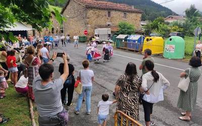 [EGITARAUA]: Paella txapelketa, herri afaria eta musika Atxondoko Santixa auzoko jaietan
