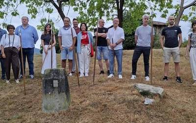 Laudioko eta Arrankudiaga-Zolloko udal ordezkariak elkartu ziren atzo Aretako mugarrietan, XVIII. mendeko ohitura jarraituta