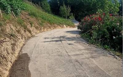 Goiko autobus geltokitik Arrate baserriraino doan bidea konpondu du Leintz Gatzagako Udalak