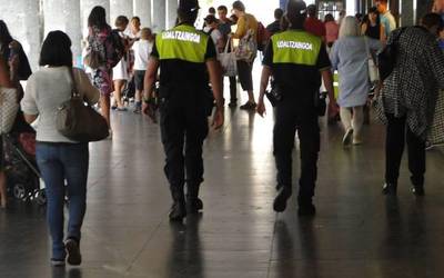 Hiru pertsona atxilotu dituzte Algortan, indarkeriazko lapurreta-saiakera batek eragindako liskarraren ostean