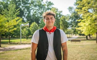 "Poz-pozik nago, bizitzan behin bakarrik gertatzen da jaietako ordezkari izatea"