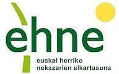 Ehne nekazal sindikatuko Begoña Okiñenarekin elean