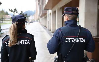 Ertzain bat zauritu dute Arrasateko taberna batean egondako borrokan