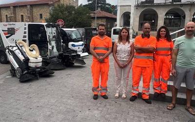 Aretxabaletako kaleak garbitzeko hiru makina berri