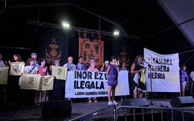 Ondo Etorri elkarteak jaso du Urrezko Katxia, Laudioko Txosna Batzordearen eskutik