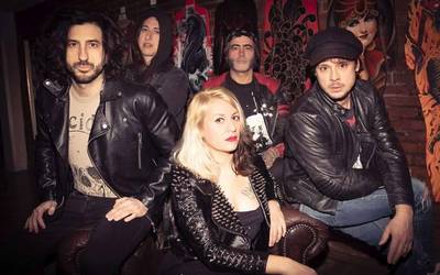 The Capaces taldea jaialdira batu eta gero, ordubete aurreratuko dute Hardcore Hits Cancer kontzertua