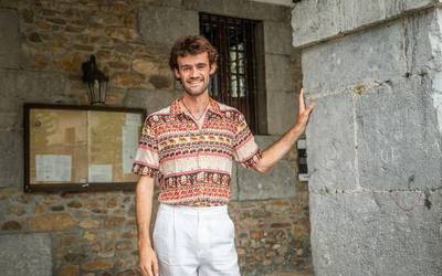 “Ni ez naiz oso tradizionalista, baina garrantzitsua da gure nortasuna ezagutzea eta jakitea zer gura dugun gure jaien etorkizunerako”