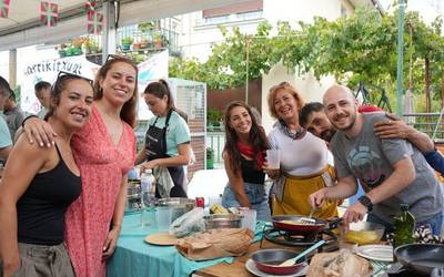 Tortilla lehiaketak erakarri ditu okondoarrak jaietara gaur goizean
