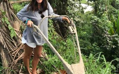 Diasporari Kuku: Eluska Bergara, Indonesia
