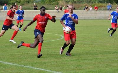 Baztan futbol taldeak denboraldiko lehen titulua lor dezake larunbatean Giltxaurdin