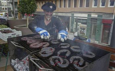 Odolosteak janda prestatu dira laudioarrak jaiak agurtzeko