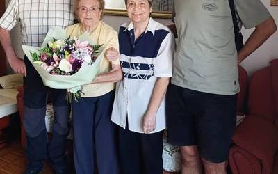 Ehun urte bete ditu Anastasia Ariztegi Iribarren lesakarrak