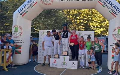 Euskal Herriko Emakumezkoen Aizkolari Txapelketan podiumera igo da Nerea Sorondo