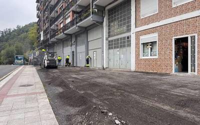 Gaur, errepide zatia asfaltatuko dute Soraluzen eta 15:00etatik 18:00ak arte ez da autobusik izango Eibarko noranzkoan