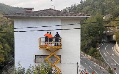 Udane Juaristi 'Udatxo' artistak beste mural bat egingo du Soraluzeko Txurruken auzoan