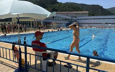 Uda agurtzeko "ekintza bereziak" Musakolako igerilekuetan