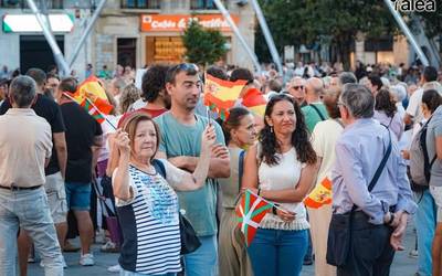 Ceutako krisiaren harira, bi elkarretaratze aurrez aurre