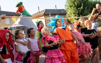 Orozko mozorrotuta atera da kalera sanantolinetan