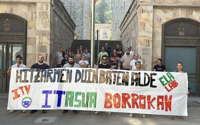 IATko langileak Bergarako alkatearekin batzartu dira udaletxean