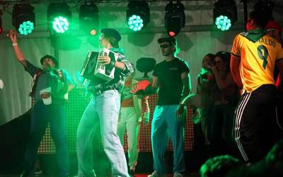 Maila altuko ikuskizunak taularatu zituzten atzo artziniegarrek playback lehiaketan