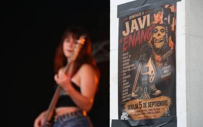 Javi “Enano” omendu dute rock eta emozioz betetako arratsalde batean
