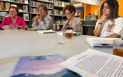 Udal liburutegiak euskarazko nahiz gaztelerazko irakurle taldeen ikasturteko egitaraua aurkeztu du