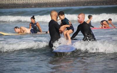 Surf saio inklusiboa egingo dute larunbatean Antilla hondartzan
