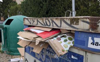Kartoia jasotzeko eskatu diren edukiontzi berriek ez dute balio