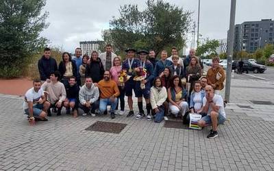 Senide eta lagunen harrera beroa munduko txapeldunei