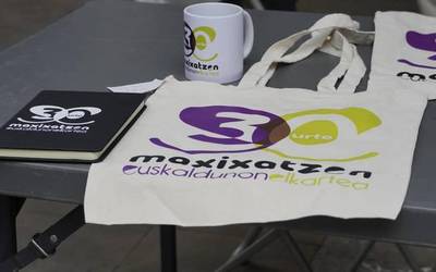 Urteurrenaren harira kaleratutako materiala salduko du Maxixatzenek