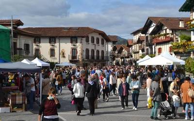 Larun Haizpek azoka eguna eta tombola antolatu ditu irailaren 12an 20.urteurrena ospatzeko