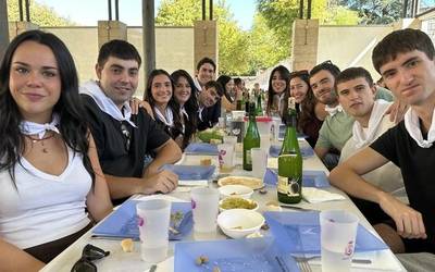 160 lagun batu ditu Elkar Heziko ikasle ohien jaiak