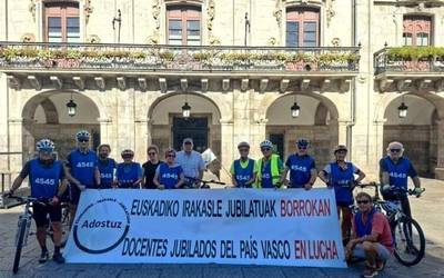 Irakaskuntza publikoko irakasle erretiratu talde baten aldarrikapen martxa Debagoienera heldu da