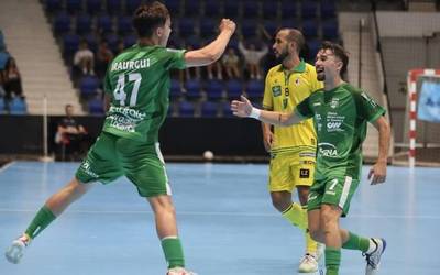 Sakandarren Xota: Iraurgiren gola eta Larrea eta Fernandezen debuta