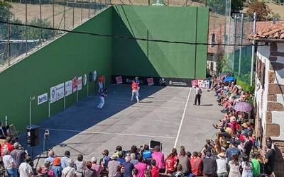 [ARGAZKIAK] Gorostapoloko frontoiaren mendeurrena pilota jaialdi handiarekin ospatu dute