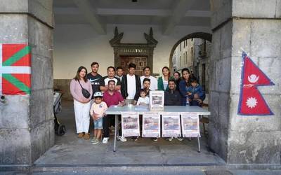 1.350 euro pasatxo bildu dituzte Deban, Nepalgo uholdeek kaltetutakoei laguntzeko