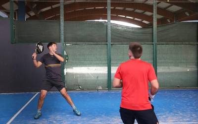 AKEk tenis, padel eta squash eskolak jarriko ditu martxan urrian