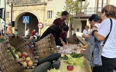Azoka, Intxortako igoera, patata-tortilla lehiaketa, eta kontzertuak zapatuan