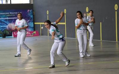 Lopez de Okariz eta Aldaik irabazi dute Master Laboral Kutxa udako torneoko Mendaroko kanporaketa