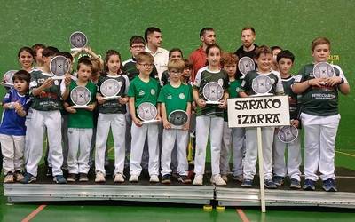 Joko Garbia eskainiko dute berriz Sarako Izarrako pilota eskolan